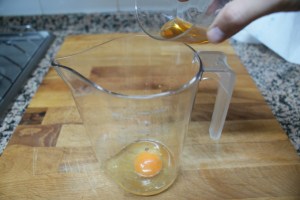 Introduce el vinagre para hacer la mahonesa