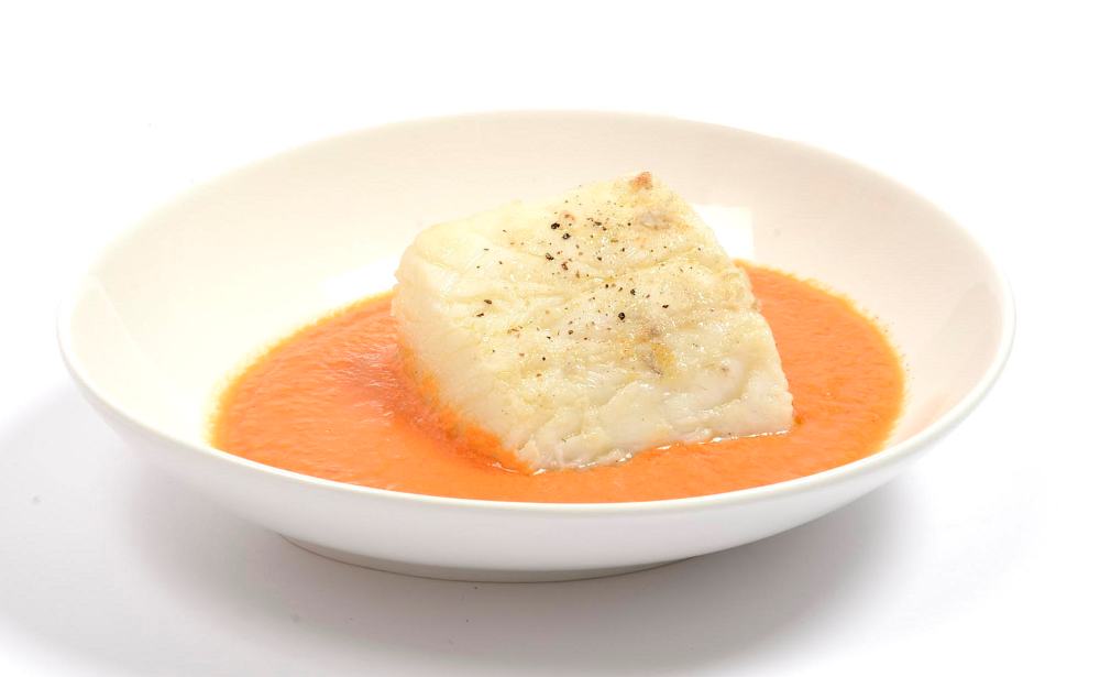 Bacalao sobre tomatada o salmorejo