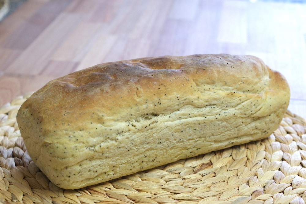 Pan de molde con semillas de amapolas