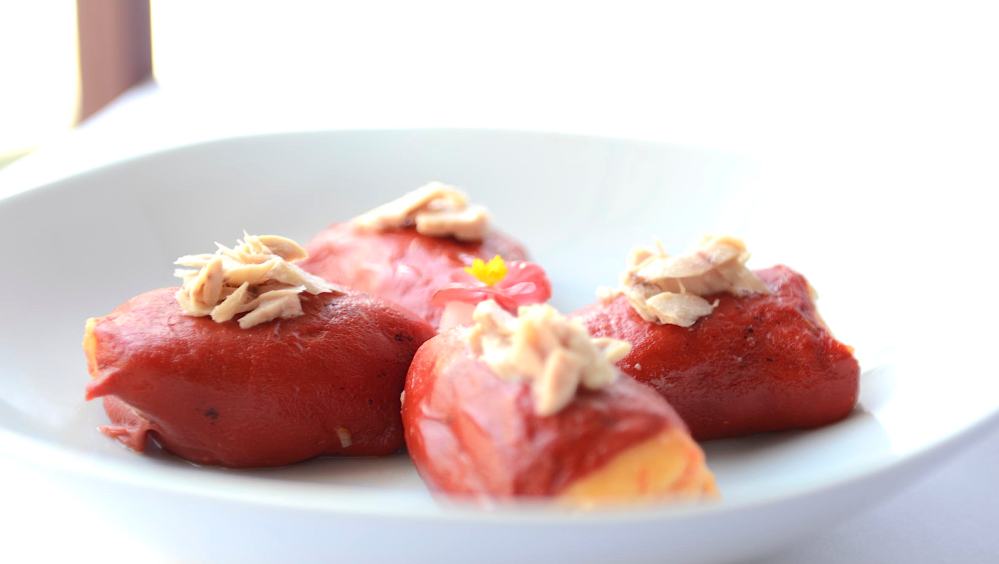 Pimientos del piquillo rellenos de atún o bonito del norte